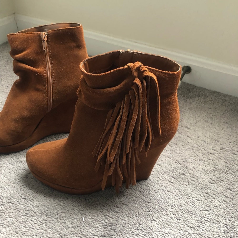 Steve Madden chestnut ankle wedge with fridge down the side
